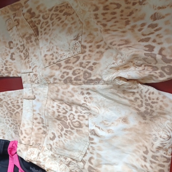 St. John Sport Women's Size 8 Leopard Print Pants Beige Brown Animal Print, 30"w - Picture 10 of 10